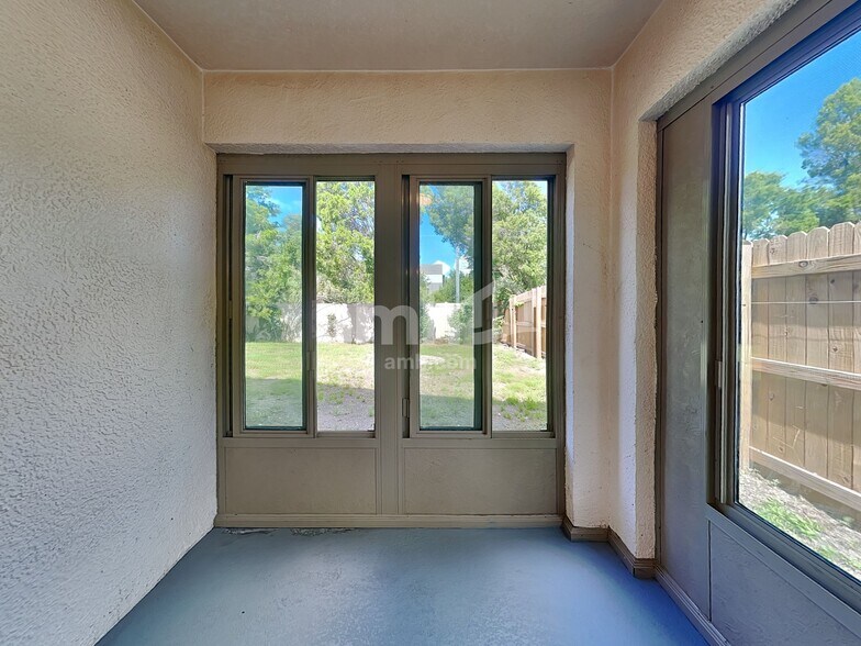 Building Photo - 927 Windton Oak Dr