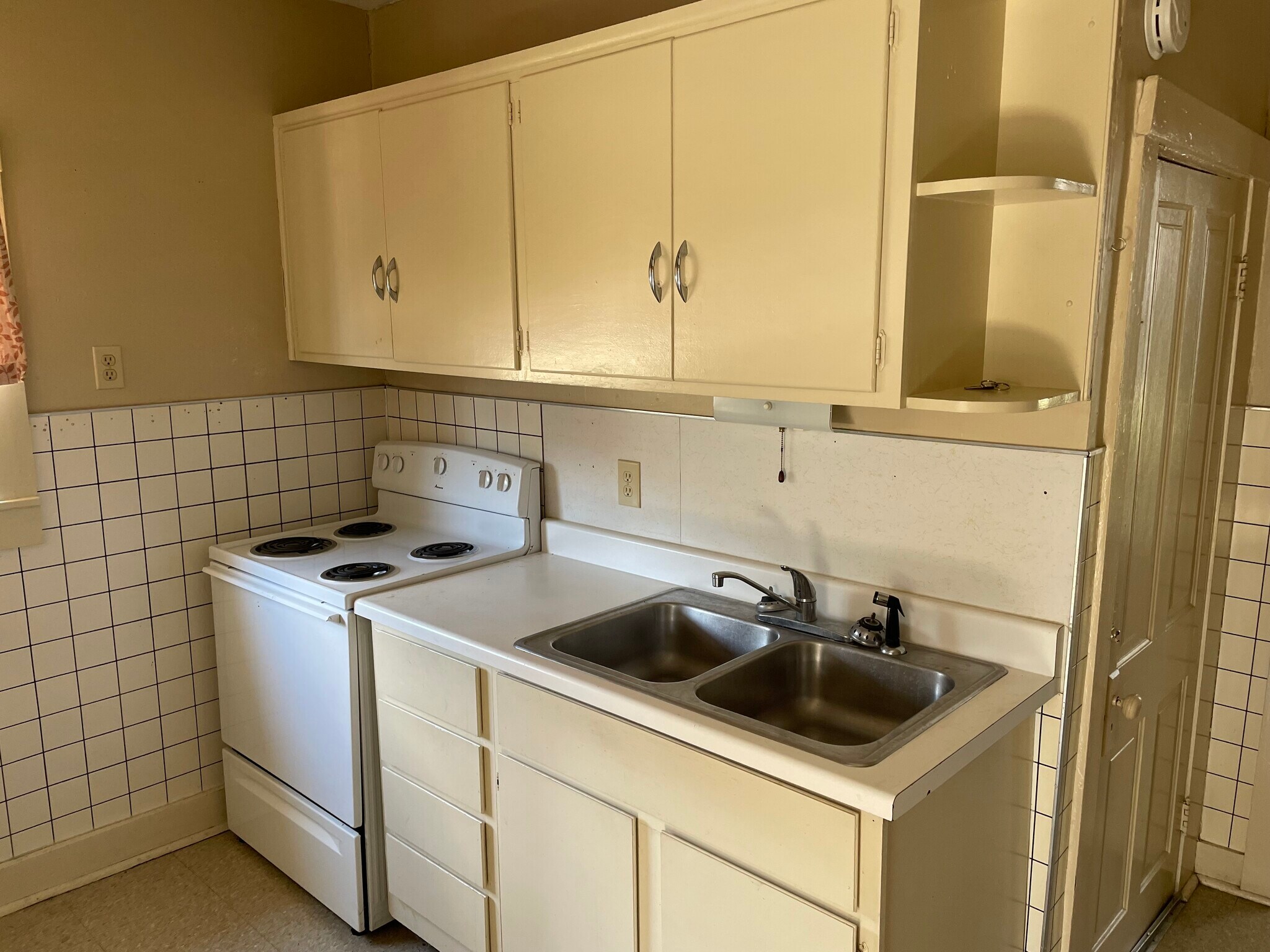 Kitchen - 230 South Ave