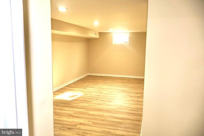 Building Photo - 147 Deacon Rd