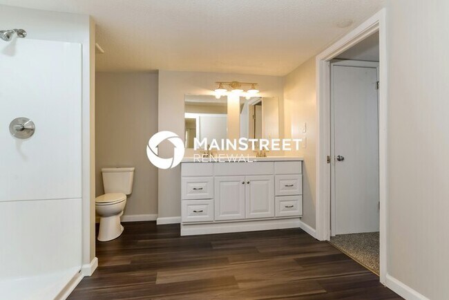 Building Photo - 4 Bedroom Pet-Friendly Home in KANSAS CITY, MO with Main Street Renewal