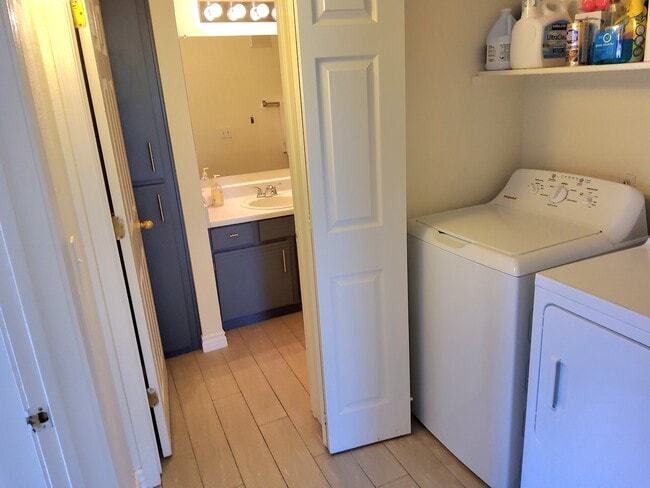 Building Photo - 7255 E Snyder Rd