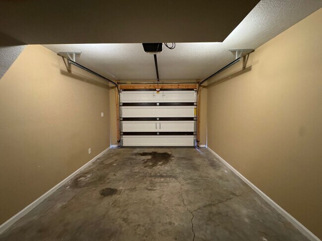 Building Photo - 1727 Thistlewood Dr
