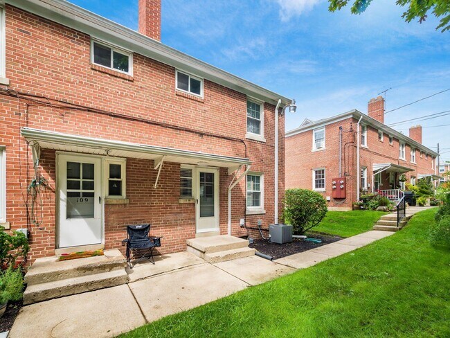 Building Photo - 111 E Selby Blvd