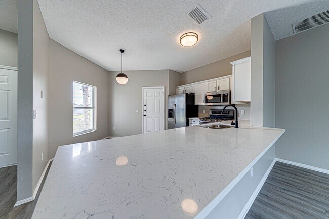 Building Photo - 745 Jaybee Ave