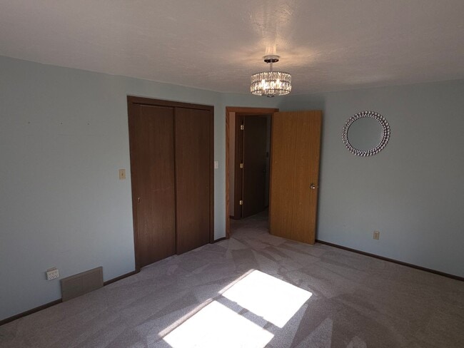 Building Photo - Mt Pleasant 4 bedroom