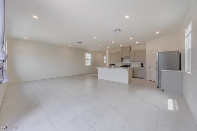 Building Photo - 5927 Coja St