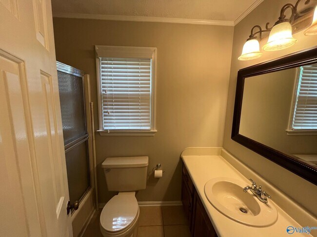 Building Photo - 2006 Lancaster Ave SW