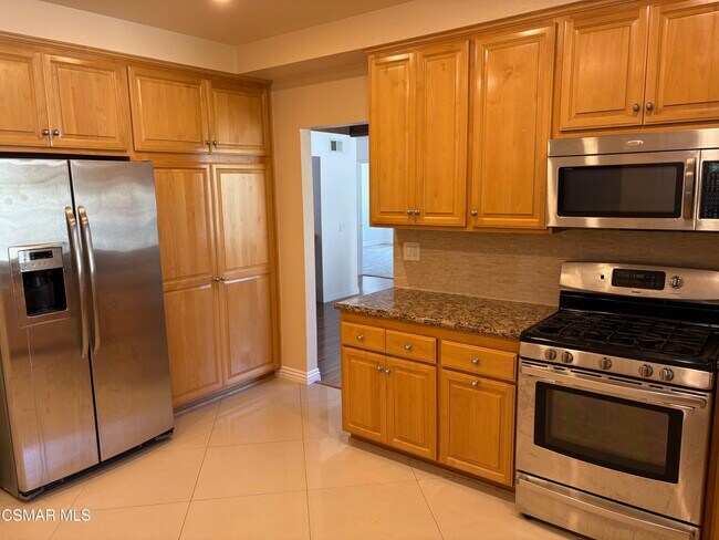 Building Photo - 595 Racquet Club Ln
