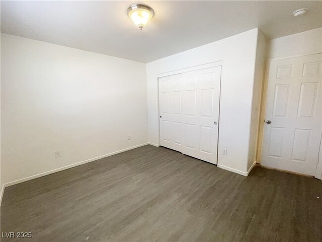 Building Photo - 1836 N Luna Alegre St