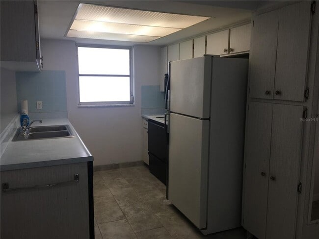 Building Photo - 3633 Cockatoo Dr