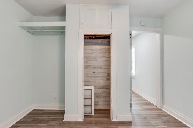 Building Photo - Remodeled three bed house on a quiet cul-de-sac