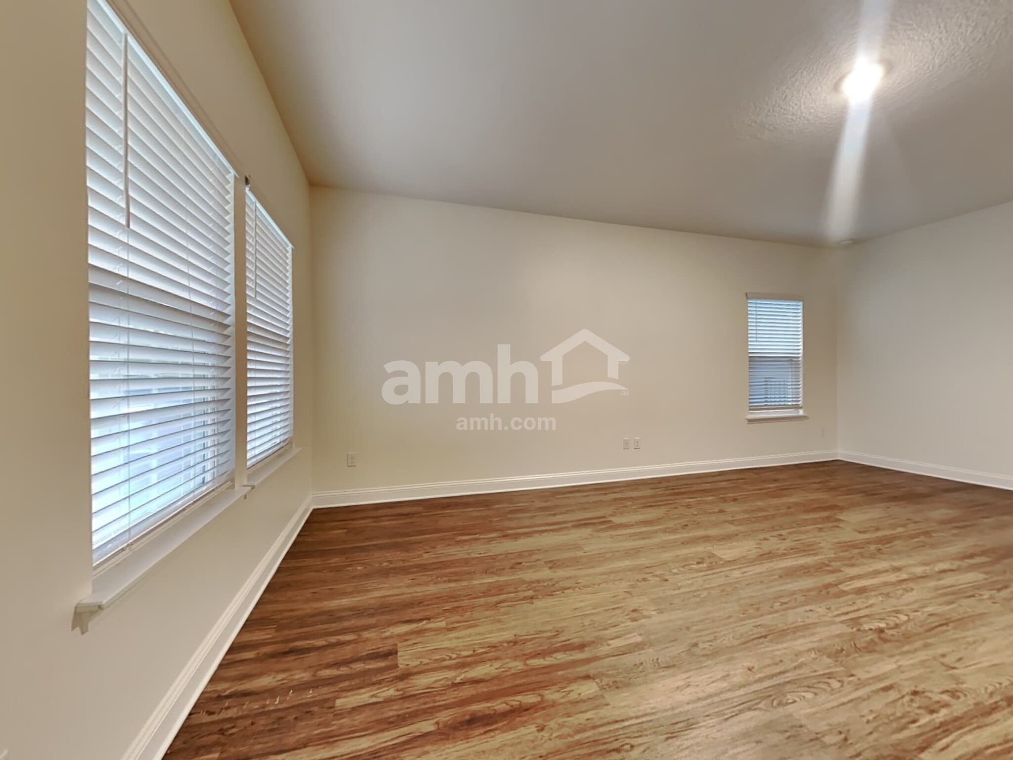 Building Photo - 3154 Creek Village Ln