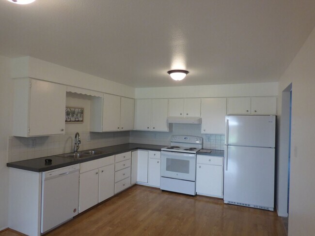 Building Photo - 918/920 Kelly Place