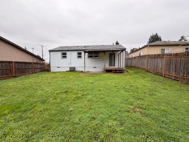 Building Photo - 2-bedroom/2-bath single family home