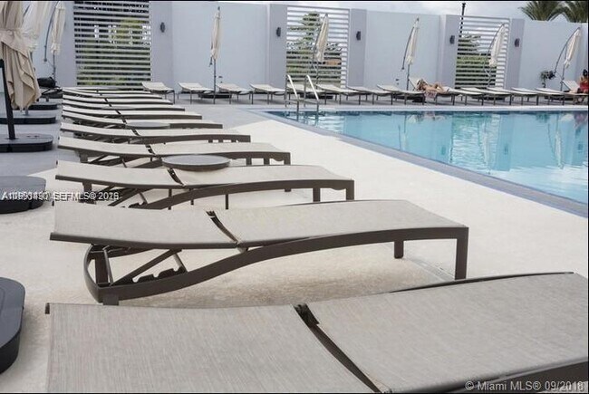 Building Photo - 15051 Royal Oaks Ln