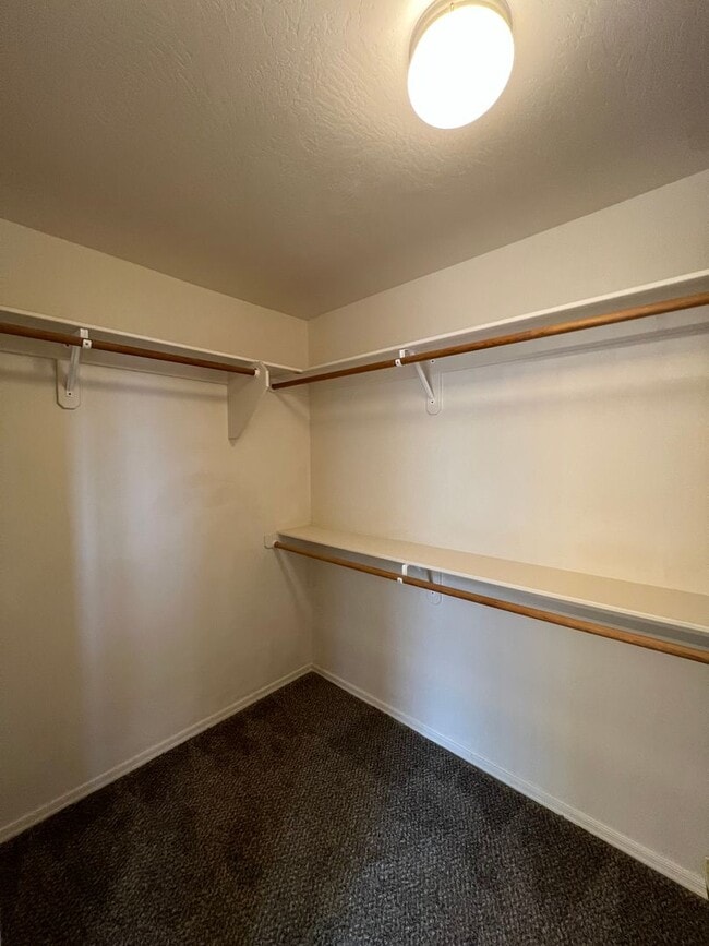 Building Photo - 4 BEDROOM IN BARKLEY RANCH!