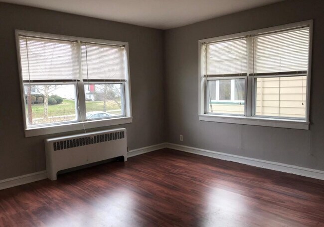 Building Photo - 302 Cattell Ave
