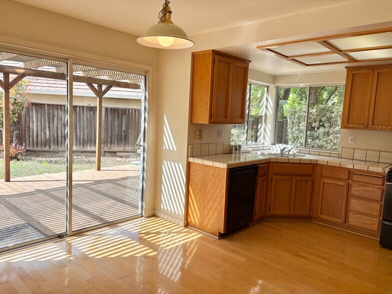 Building Photo - 1363 Egret Dr