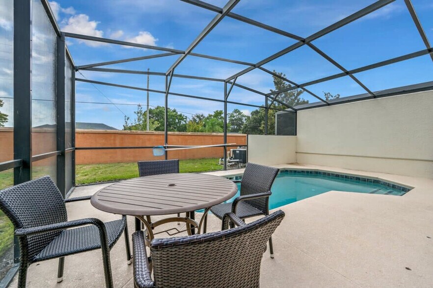 Building Photo - 1000 Las Fuentes Dr