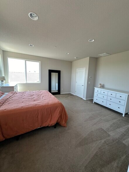 Master - 814 Bogdanich Pky