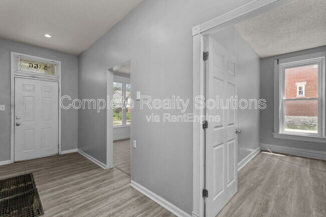 Building Photo - 5866 Etzel Ave