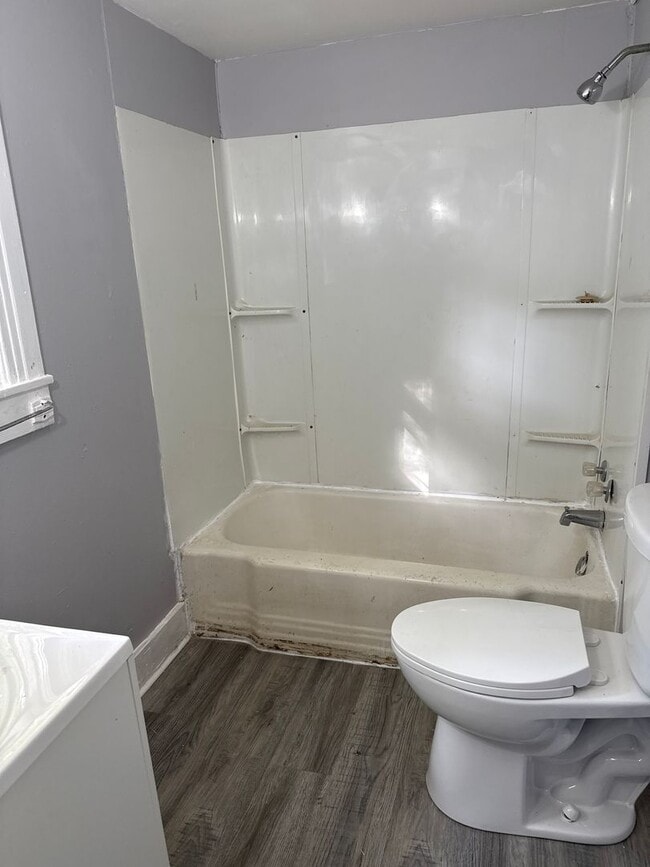 Building Photo - Newly renovated east side 1 BR/1BA