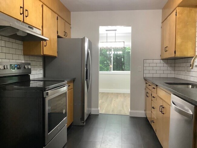 Building Photo - 2077