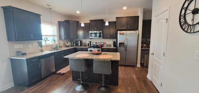 Building Photo - Like New- Immaculate 2-Story Home w/ 4 Bedroom 2.5 Bath! Large Lot- Fully Fenced Backyard.