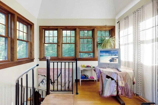 Building Photo - 74 Hilltop Rd