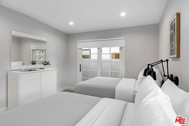 Building Photo - 5147 Fulton Ave