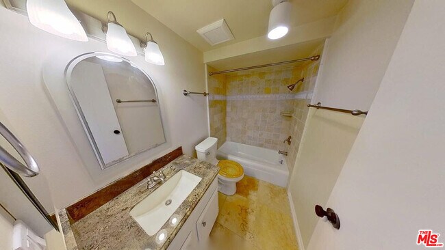 Building Photo - 4754 La Villa Marina