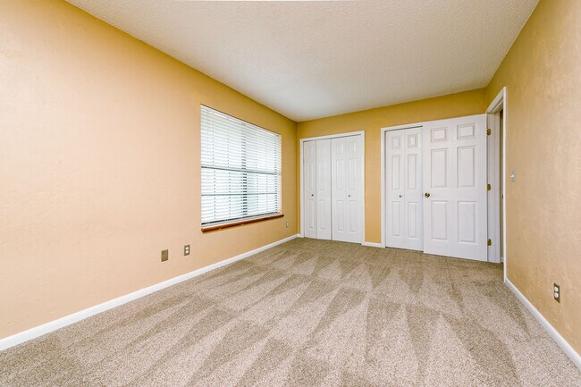 Building Photo - 14 Oakwood Park