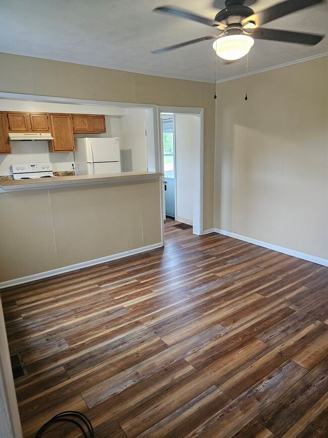Building Photo - 2BR Remodeled House Hollidaysburg