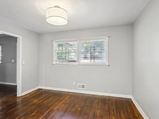 Building Photo - 3 Bedroom Duplex in Decatur