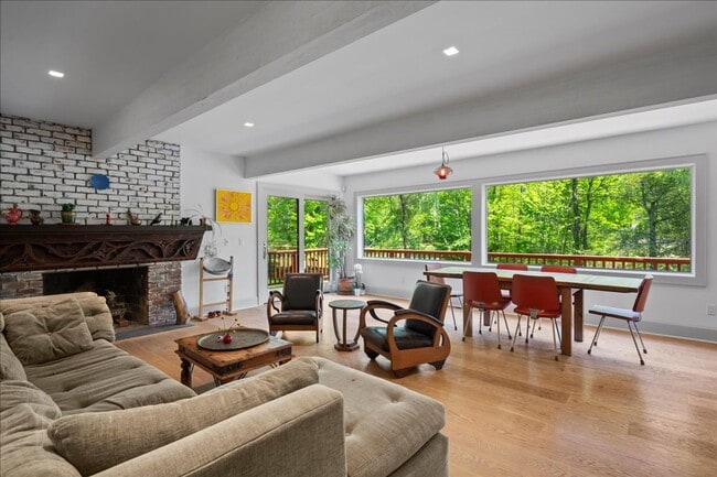 Building Photo - Stunning Updated Home with Private Pond Views in Chappaqua