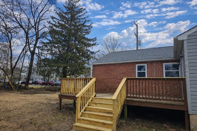 Building Photo - 8 W Chestnut Hill Rd