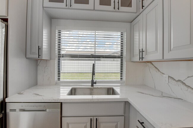 Building Photo - 20995 Country Creek Dr
