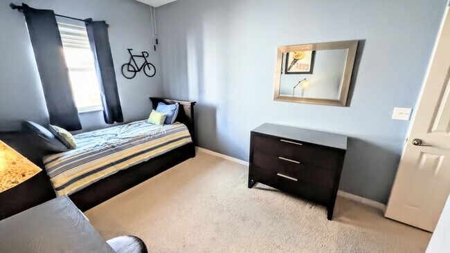 Building Photo - ANNUAL TURNKEY FURNISHED downtown Sarasota in luxury condominium!