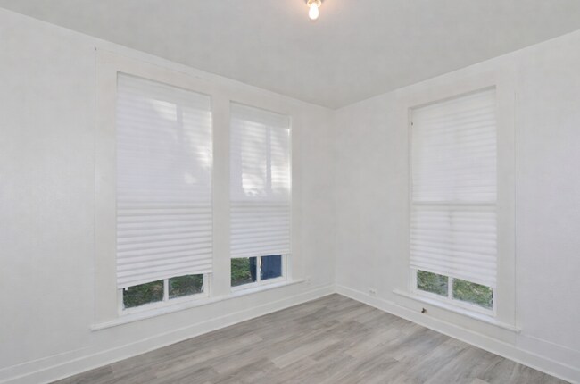 Building Photo - 113 S Olive St