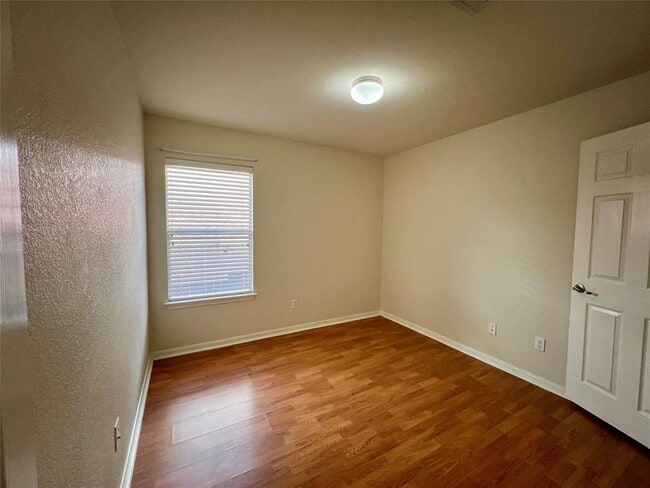 Building Photo - 4511 Western Lake Dr
