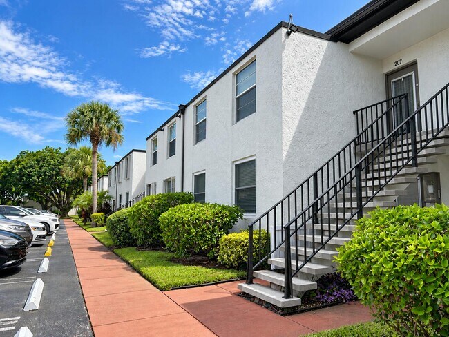 Building Photo - 9 Willowbrook Ln