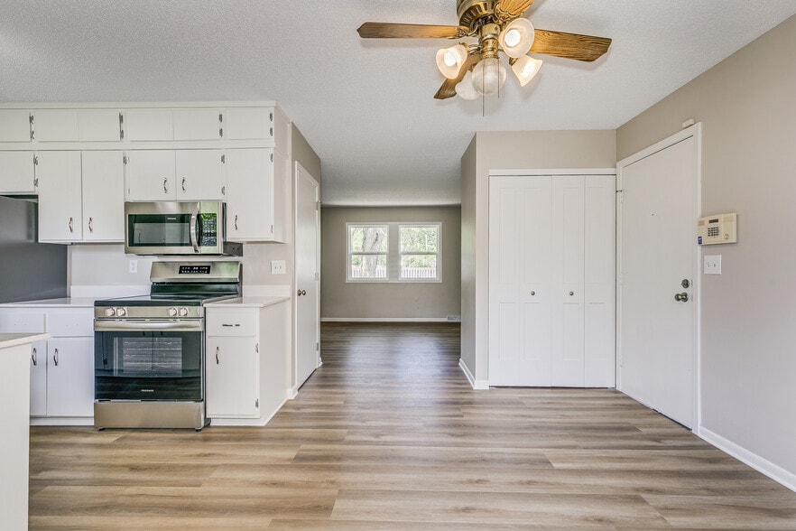 Eat In kitchen - 16376 Fishing Ave W