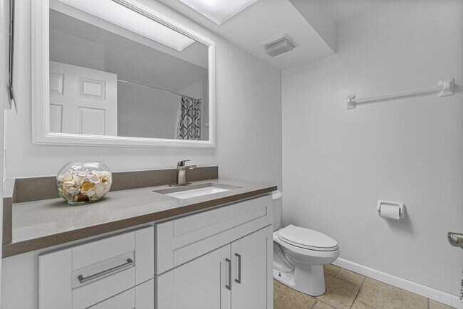 Building Photo - 5540 Coach House Cir