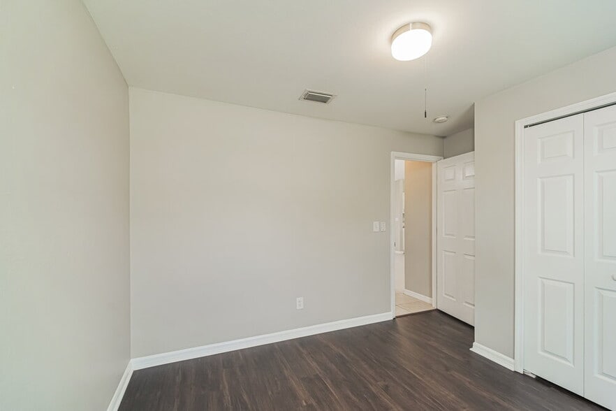 Building Photo - 1726 SW 22nd St