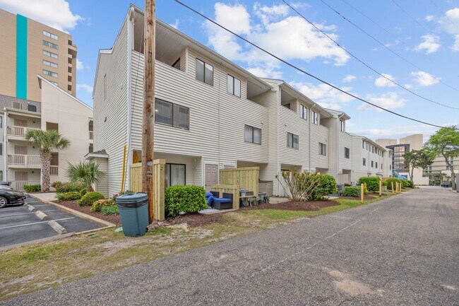 Building Photo - All Inclusive Seasonal Rental Available October 1st, 2025-March 31st 2026!