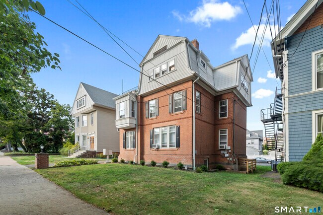 Building Photo - 251 Lawrence St