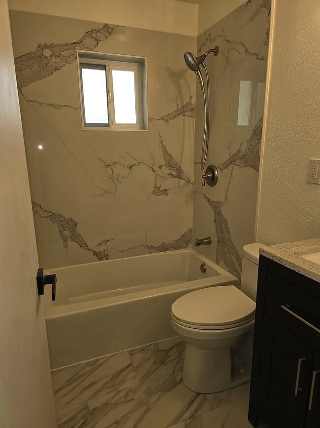 Building Photo - 5 Ormond Ct