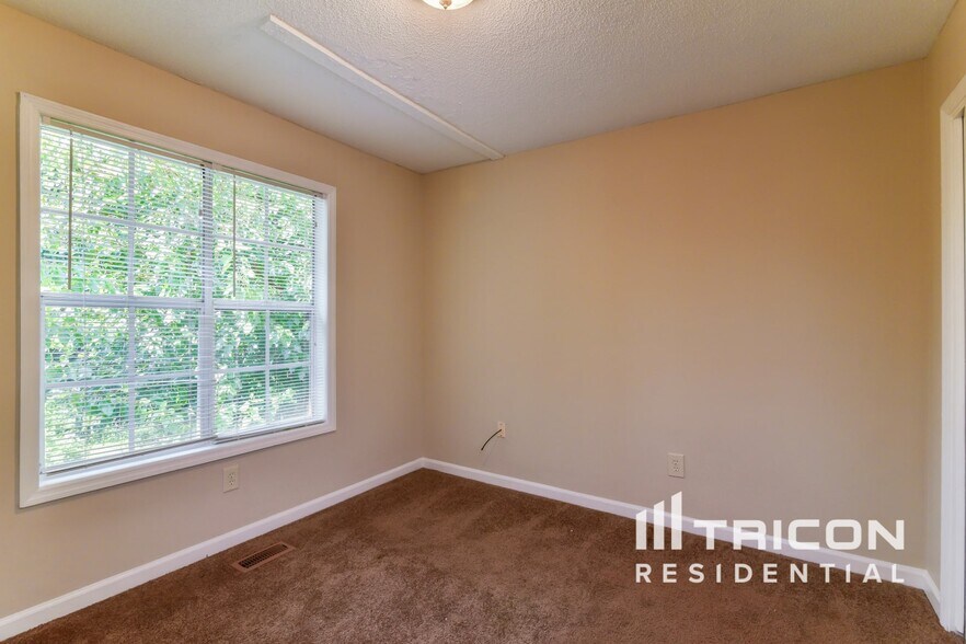 Building Photo - 2131 Boone Pl