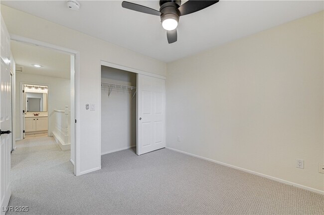 Building Photo - 25 Lone Cove Ct