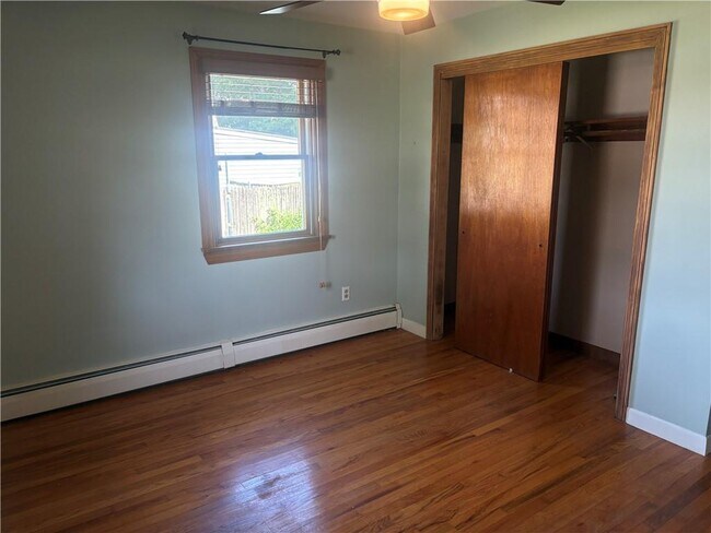 Building Photo - 12 Greenway Dr